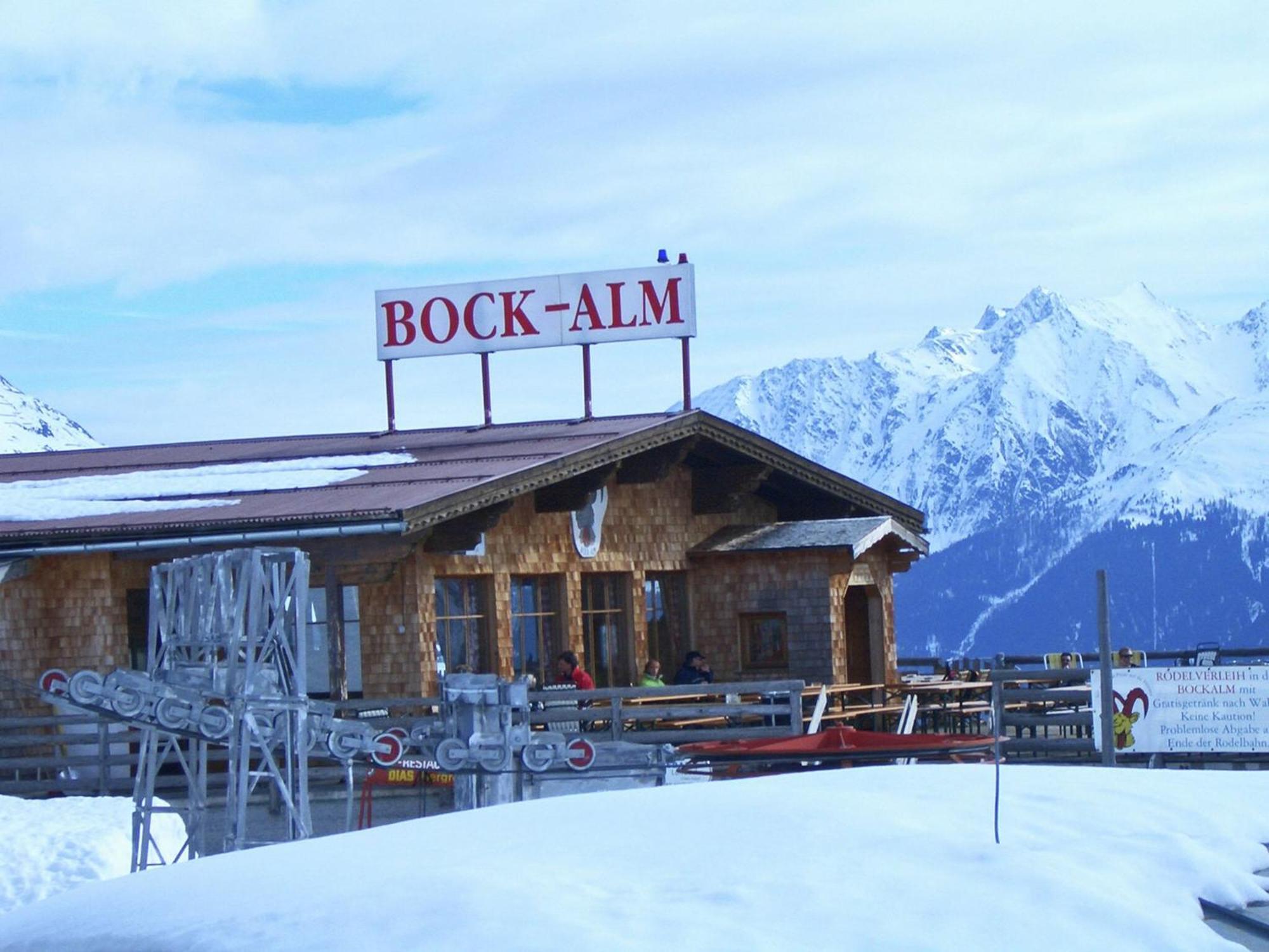 Apartment With Mountain Views From The Balcony Капл Екстериор снимка