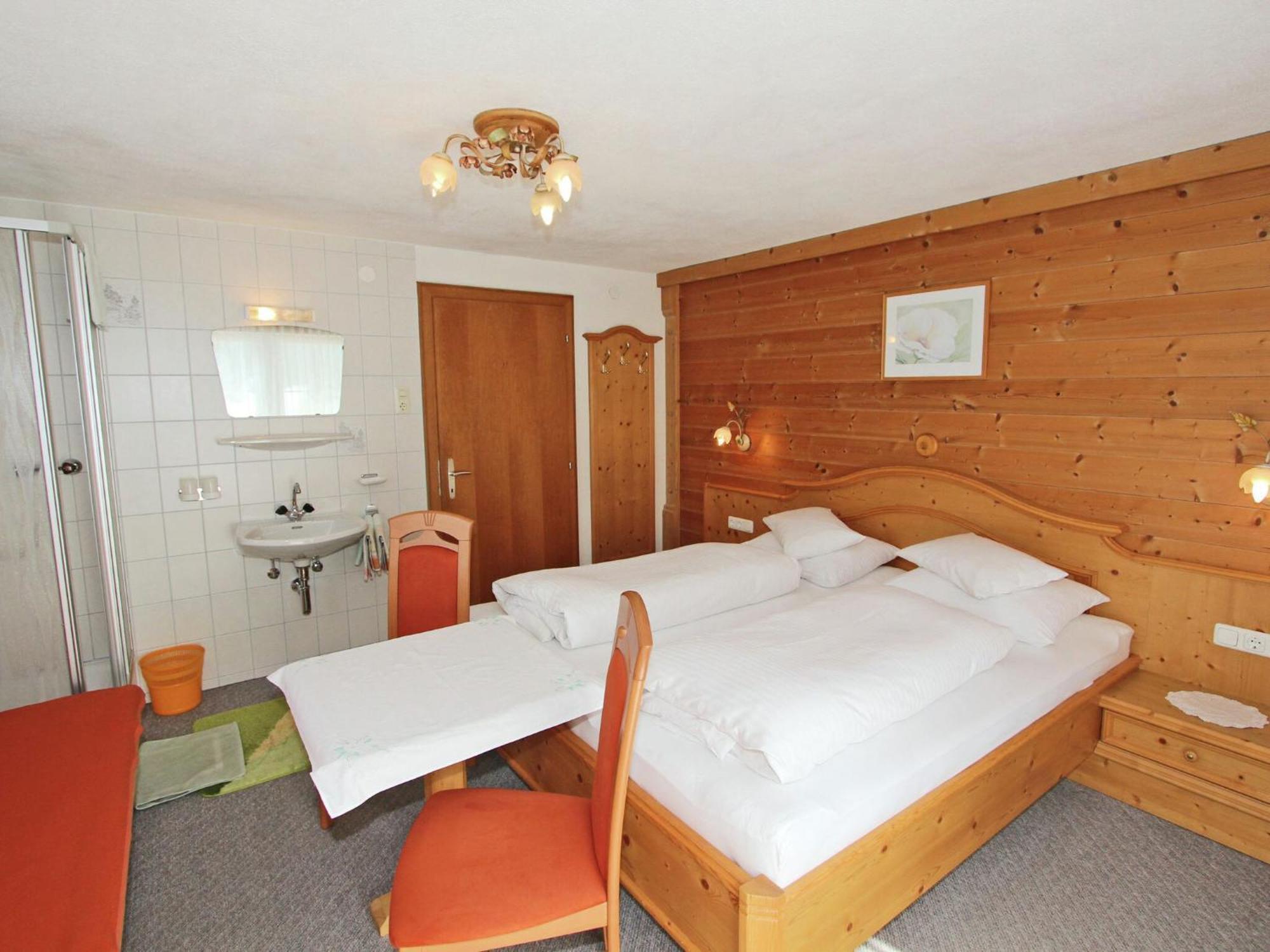 Apartment With Mountain Views From The Balcony Капл Екстериор снимка