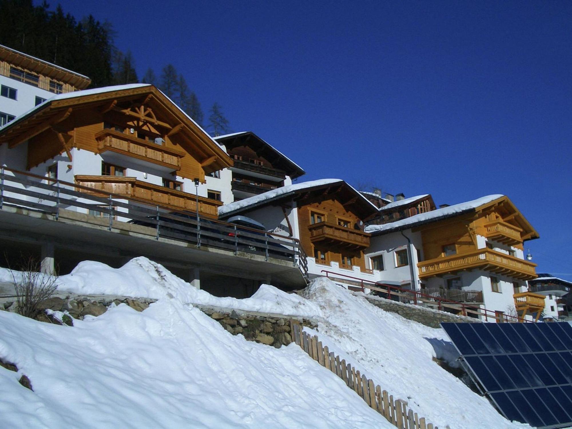 Apartment With Mountain Views From The Balcony Капл Екстериор снимка