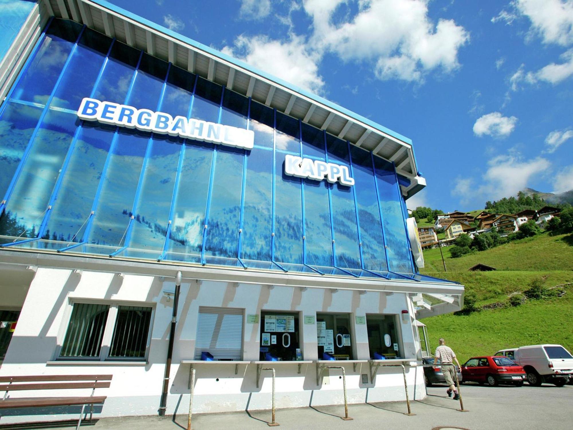 Apartment With Mountain Views From The Balcony Капл Екстериор снимка